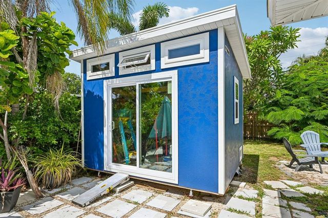 2304 SE 13th Court, Pompano Beach, FL 33062