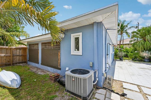 2304 SE 13th Court, Pompano Beach, FL 33062