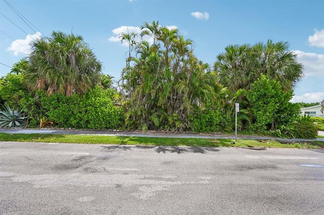 2304 SE 13th Court, Pompano Beach, FL 33062