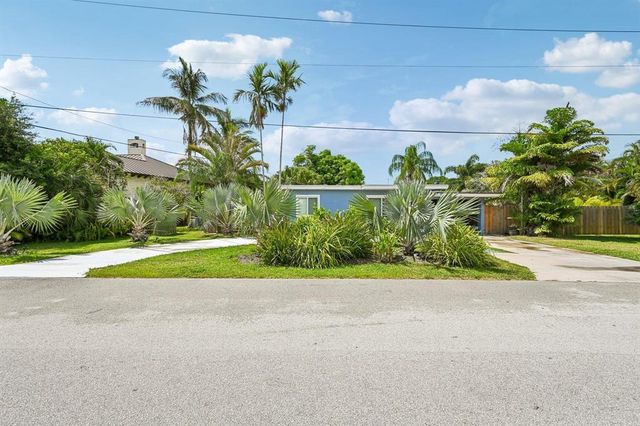 2304 SE 13th Court, Pompano Beach, FL 33062