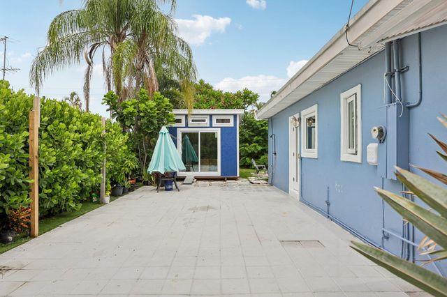 2304 SE 13th Court, Pompano Beach, FL 33062