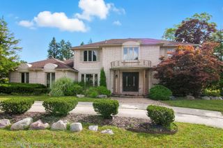 5130 Provincial Drive, Bloomfield Charter Township, MI 48302