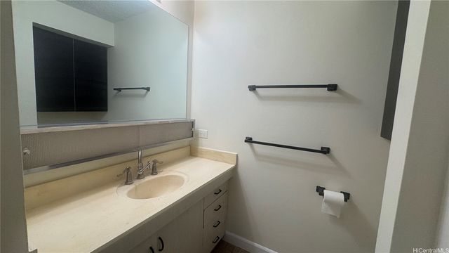 747 Amana Street 1015, Honolulu, HI 96814