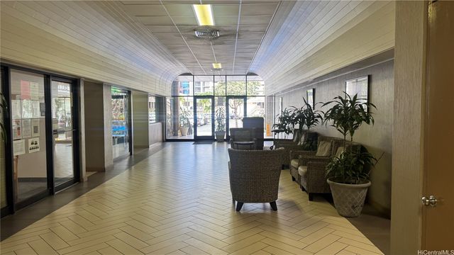 747 Amana Street 1015, Honolulu, HI 96814