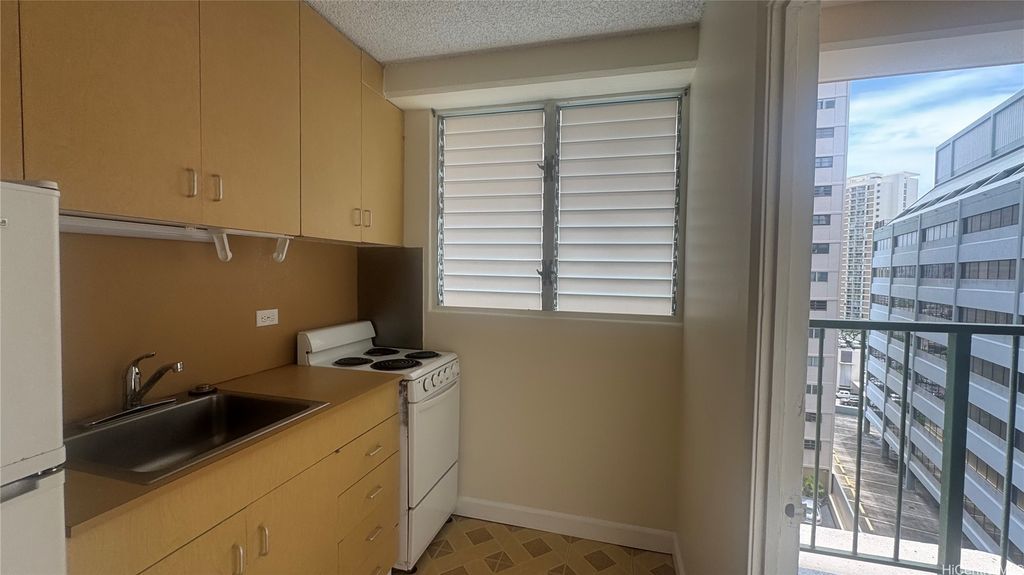 747 Amana Street 1015, Honolulu, HI 96814