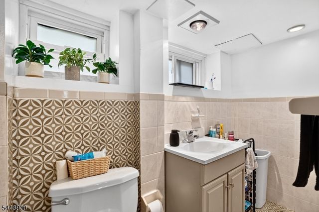 90 7Th St, Ridgefield Park Village, NJ 07660