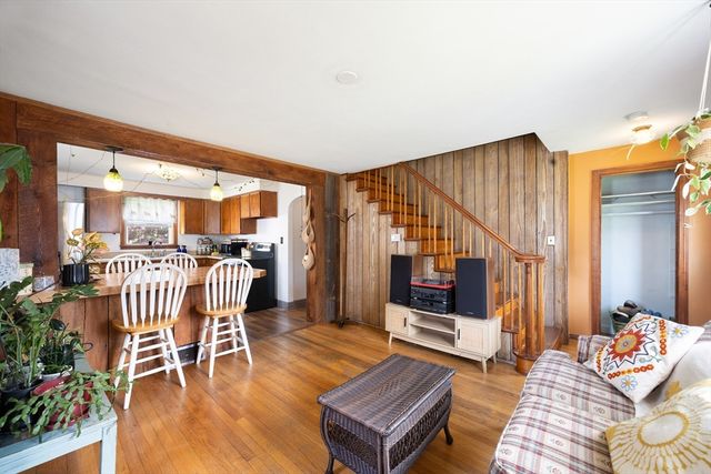 118 Edgewood Ave, Chicopee, MA 01013
