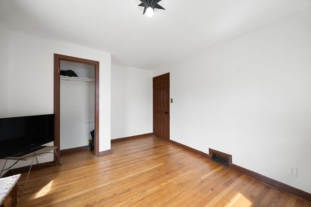 118 Edgewood Ave, Chicopee, MA 01013