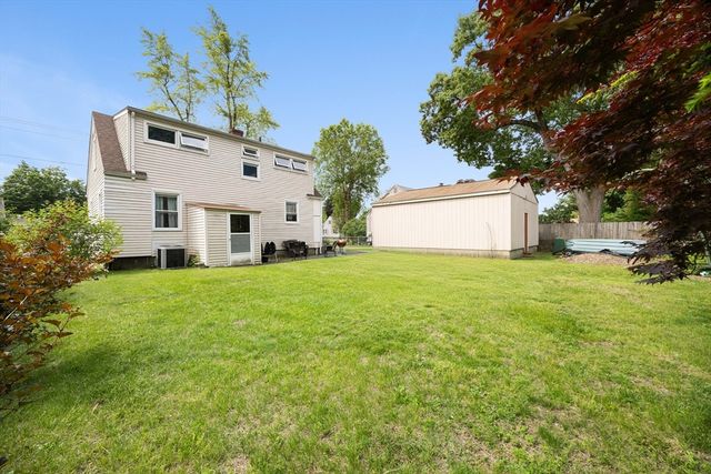 118 Edgewood Ave, Chicopee, MA 01013