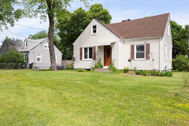 118 Edgewood Ave, Chicopee, MA 01013