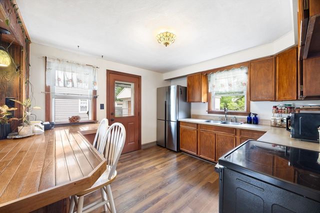 118 Edgewood Ave, Chicopee, MA 01013