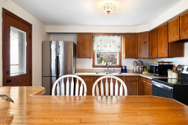 118 Edgewood Ave, Chicopee, MA 01013