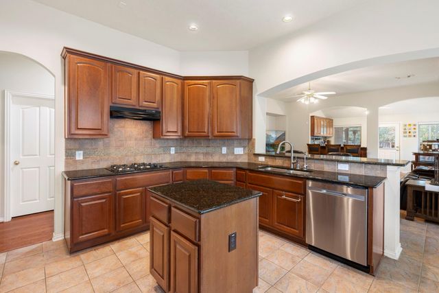 142 Golden Autumn Place, The Woodlands, TX 77384