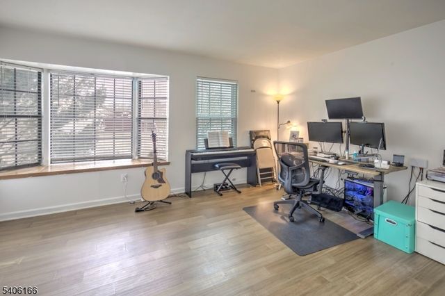 418 Hawthorne Ct, Raritan Twp., NJ 08822