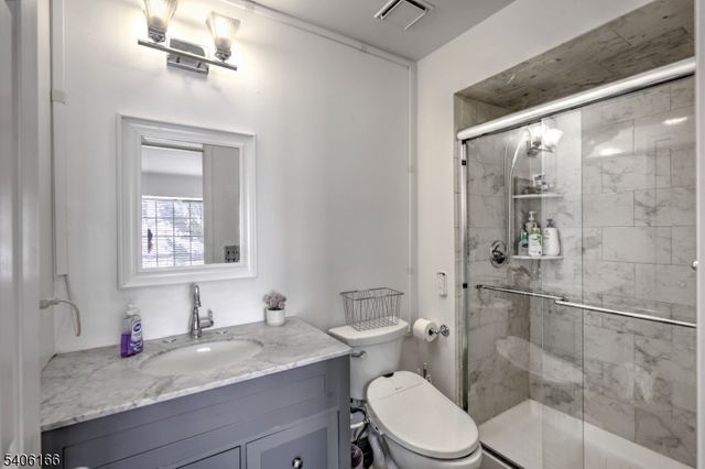 418 Hawthorne Ct, Raritan Twp., NJ 08822