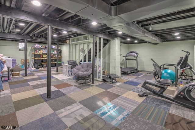 418 Hawthorne Ct, Raritan Twp., NJ 08822