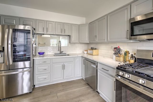 418 Hawthorne Ct, Raritan Twp., NJ 08822