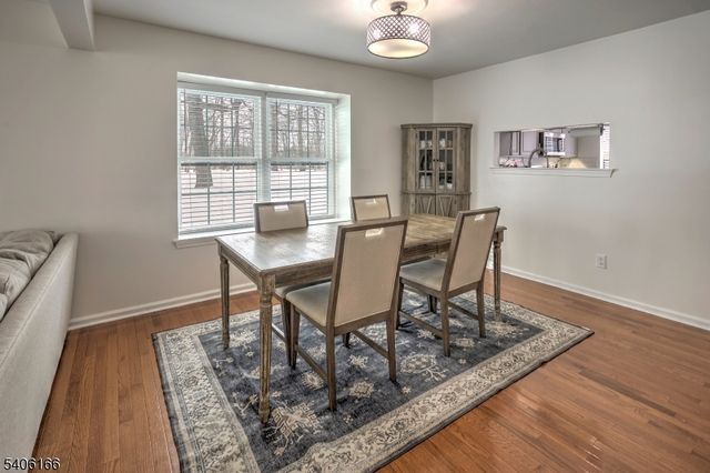 418 Hawthorne Ct, Raritan Twp., NJ 08822