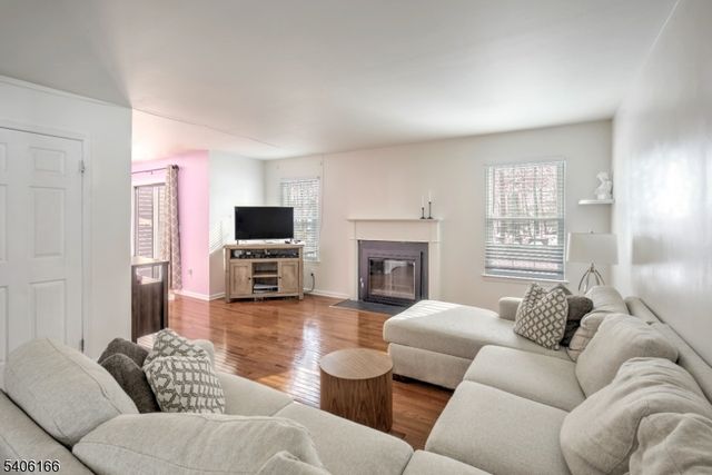 418 Hawthorne Ct, Raritan Twp., NJ 08822