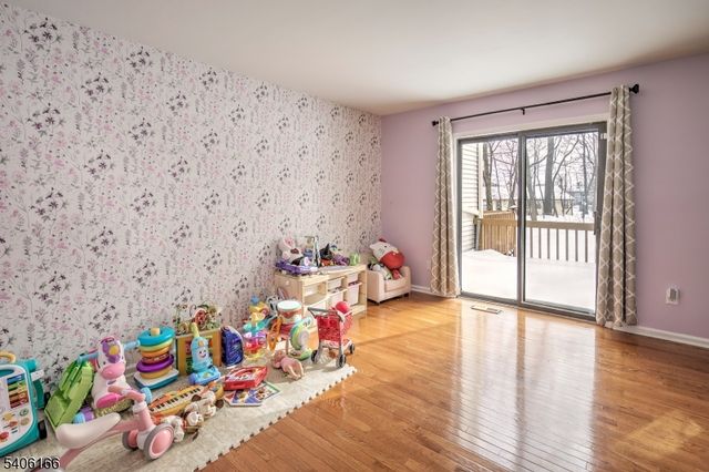 418 Hawthorne Ct, Raritan Twp., NJ 08822