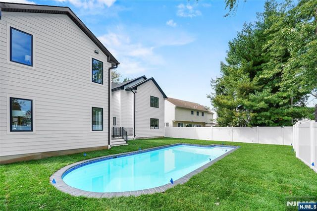 192 Valley Road, River Edge, NJ 07661