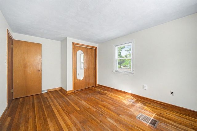 38 West St, Foxboro, MA 02035