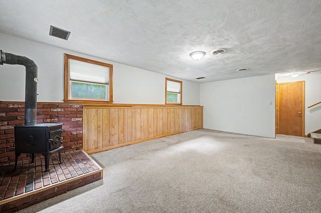 38 West St, Foxboro, MA 02035