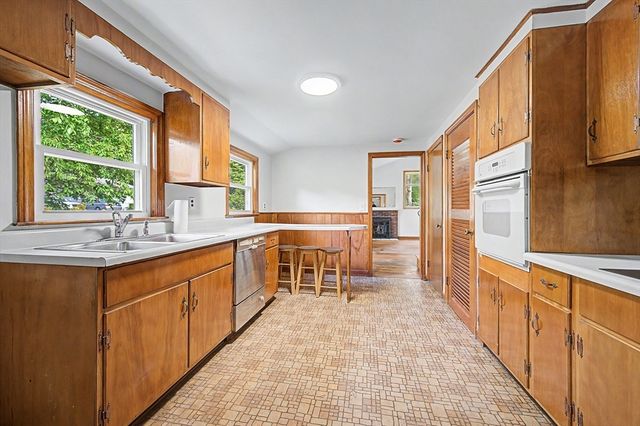 38 West St, Foxboro, MA 02035