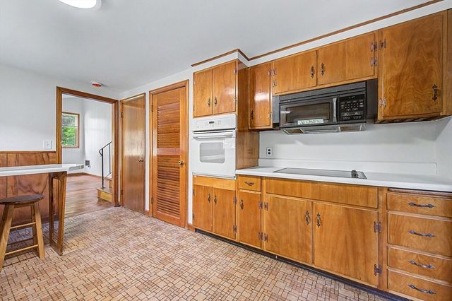 38 West St, Foxboro, MA 02035