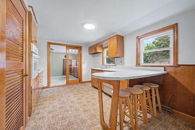 38 West St, Foxboro, MA 02035