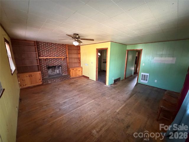 89 Whippoorwill Road, Brevard, NC 28712