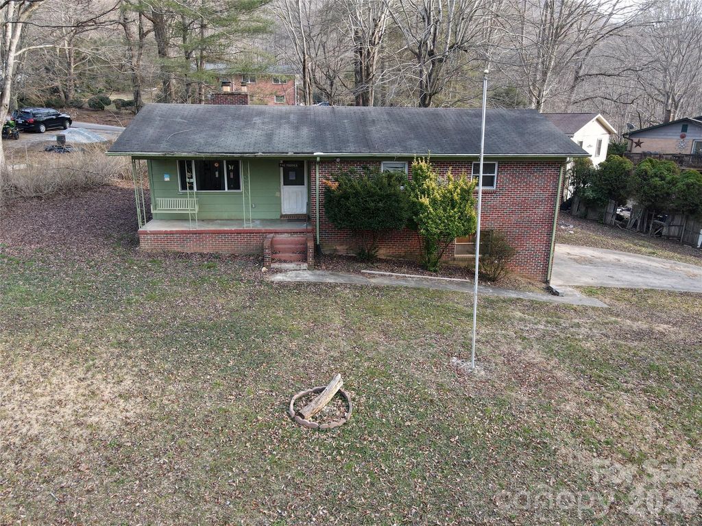 89 Whippoorwill Road, Brevard, NC 28712
