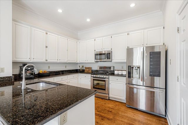 932 HARBOR VIEW DR, Memphis, TN 38103