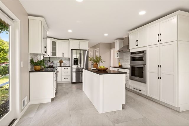 18 Widewaters Lane, Pittsford, NY 14534