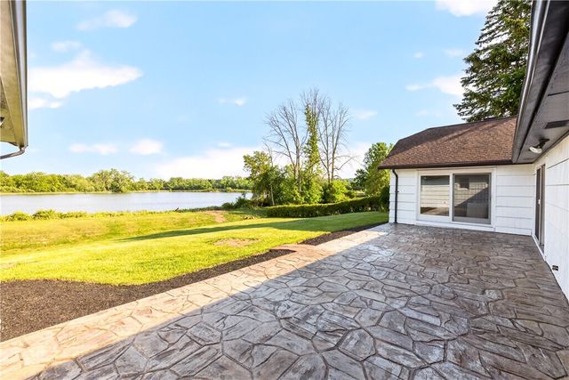 18 Widewaters Lane, Pittsford, NY 14534