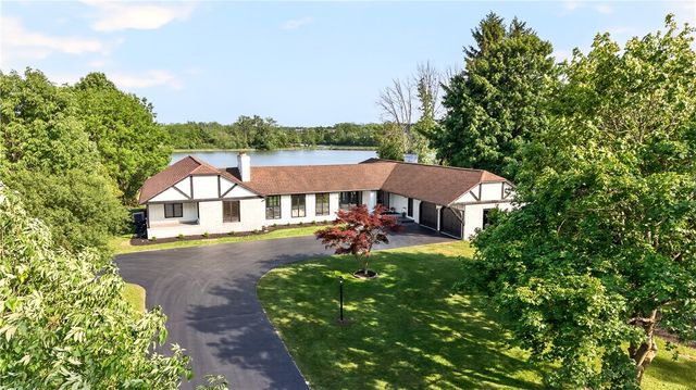 18 Widewaters Lane, Pittsford, NY 14534