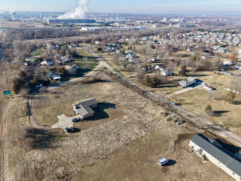 2641 Union Dr, Cedar Rapids, IA 52404