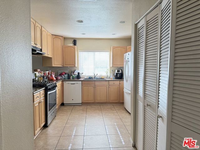 18238 Kalin Ranch Drive, Victorville, CA 92395