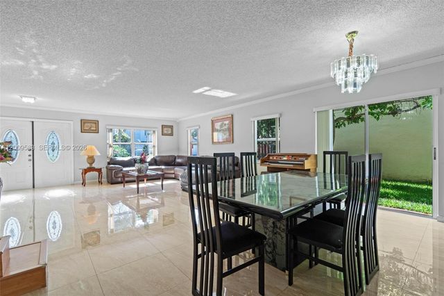 1001 SW 100th Ter, Pembroke Pines, FL 33025