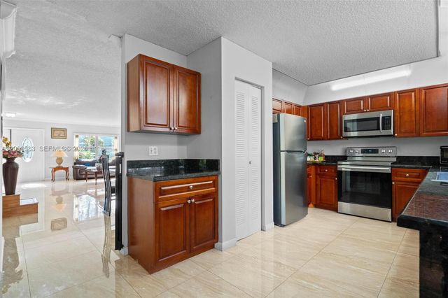 1001 SW 100th Ter, Pembroke Pines, FL 33025