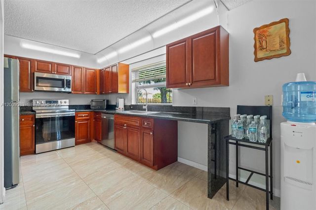 1001 SW 100th Ter, Pembroke Pines, FL 33025