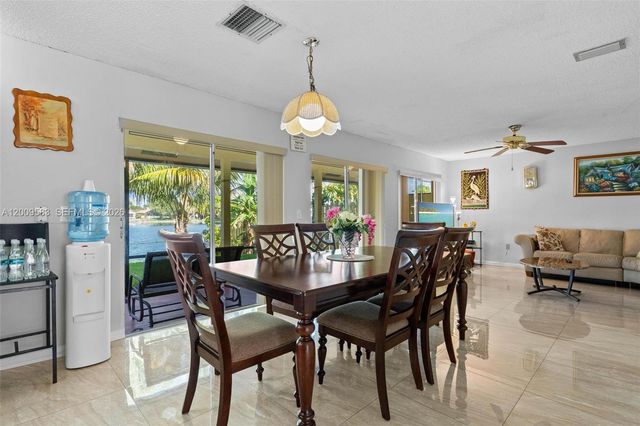 1001 SW 100th Ter, Pembroke Pines, FL 33025