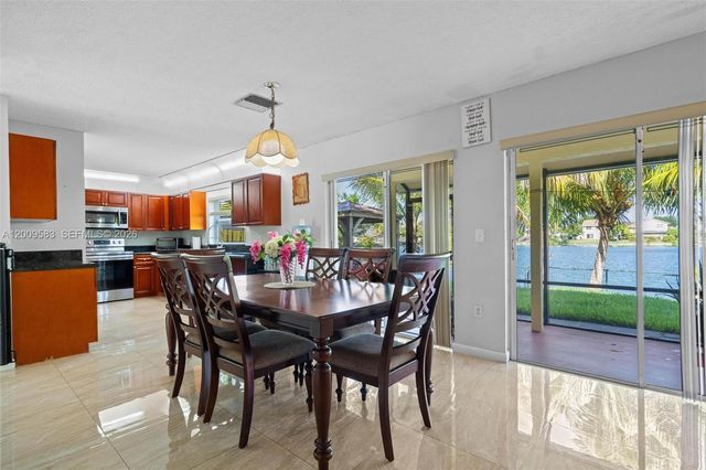 1001 SW 100th Ter, Pembroke Pines, FL 33025