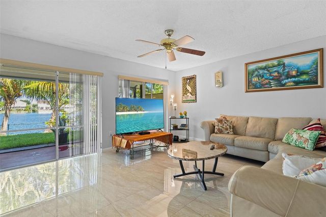 1001 SW 100th Ter, Pembroke Pines, FL 33025