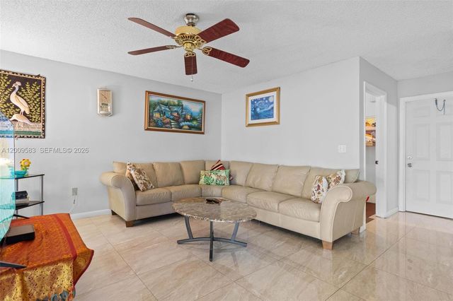 1001 SW 100th Ter, Pembroke Pines, FL 33025