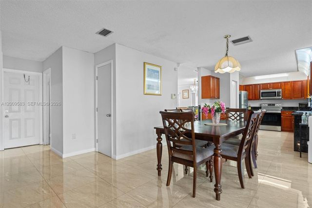 1001 SW 100th Ter, Pembroke Pines, FL 33025