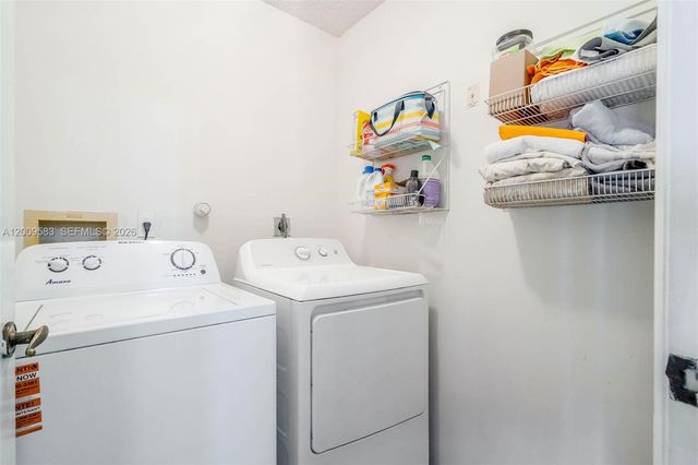 1001 SW 100th Ter, Pembroke Pines, FL 33025