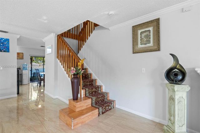 1001 SW 100th Ter, Pembroke Pines, FL 33025