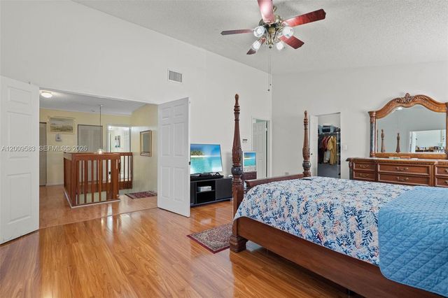 1001 SW 100th Ter, Pembroke Pines, FL 33025