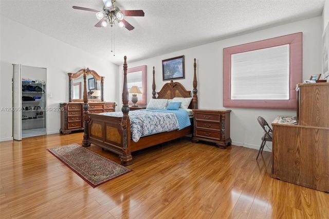 1001 SW 100th Ter, Pembroke Pines, FL 33025